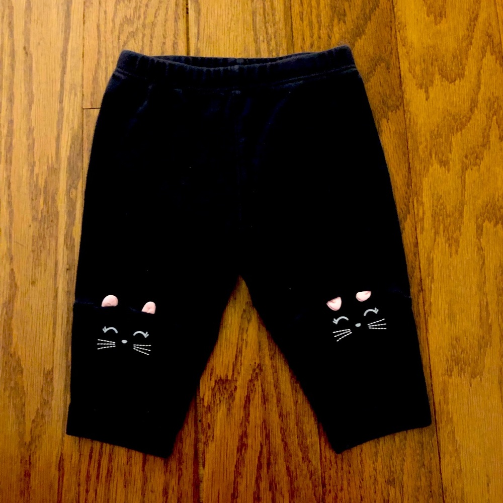 Black leggings with kitten knee caps